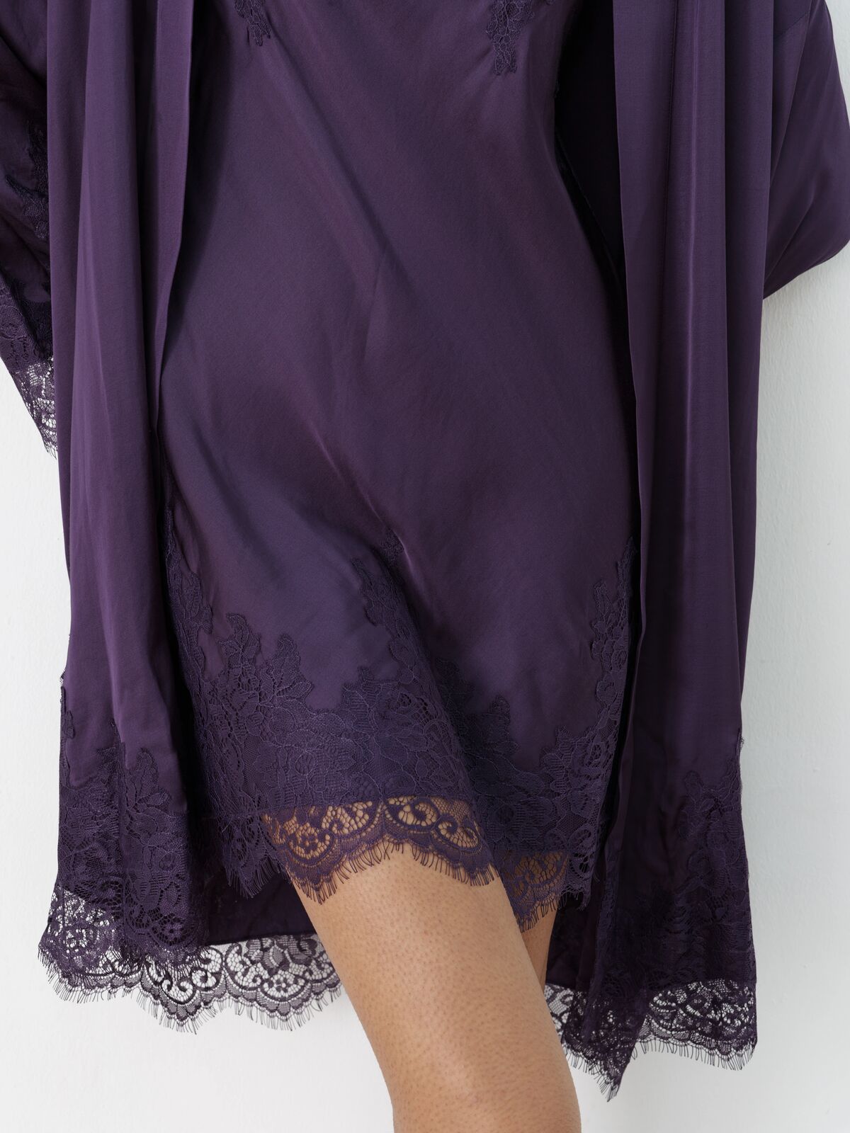 Venice lace robe purple
